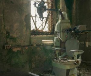 Old, Abandoned Mental Hospital Photos That'll Creep You Out